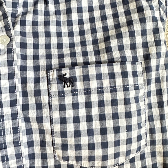 NWOT Abercrombie and Fitch women’s button up check blouse in medium - Picture 4 of 4